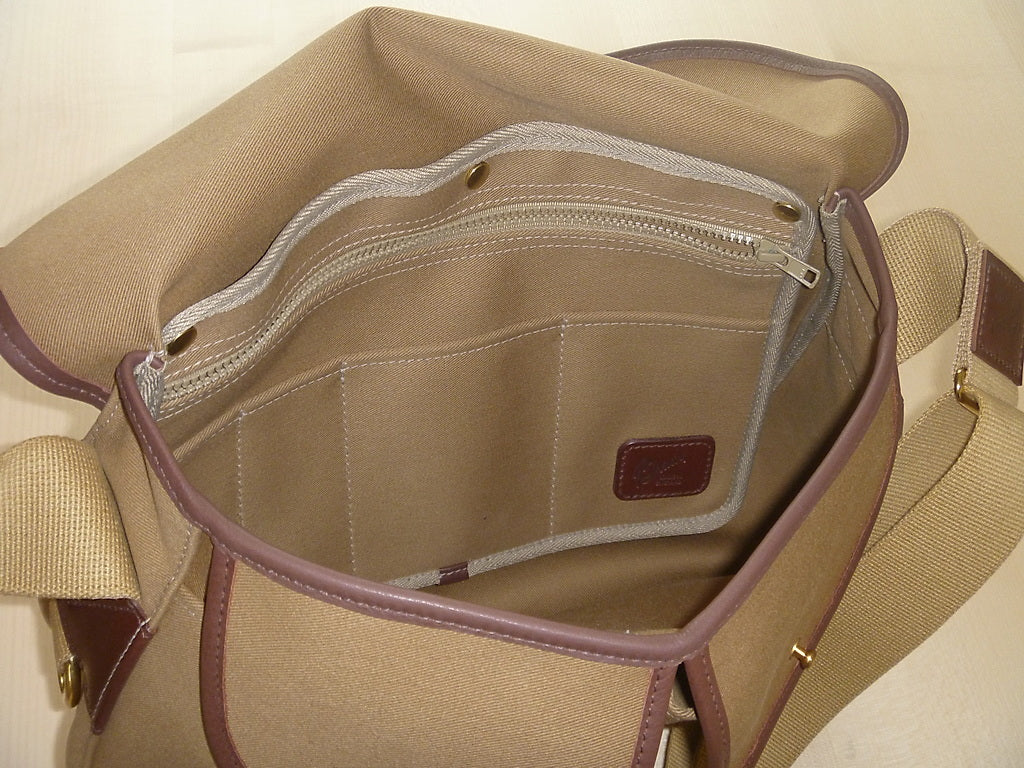 Brady-Tasche Ariel Trout groß
