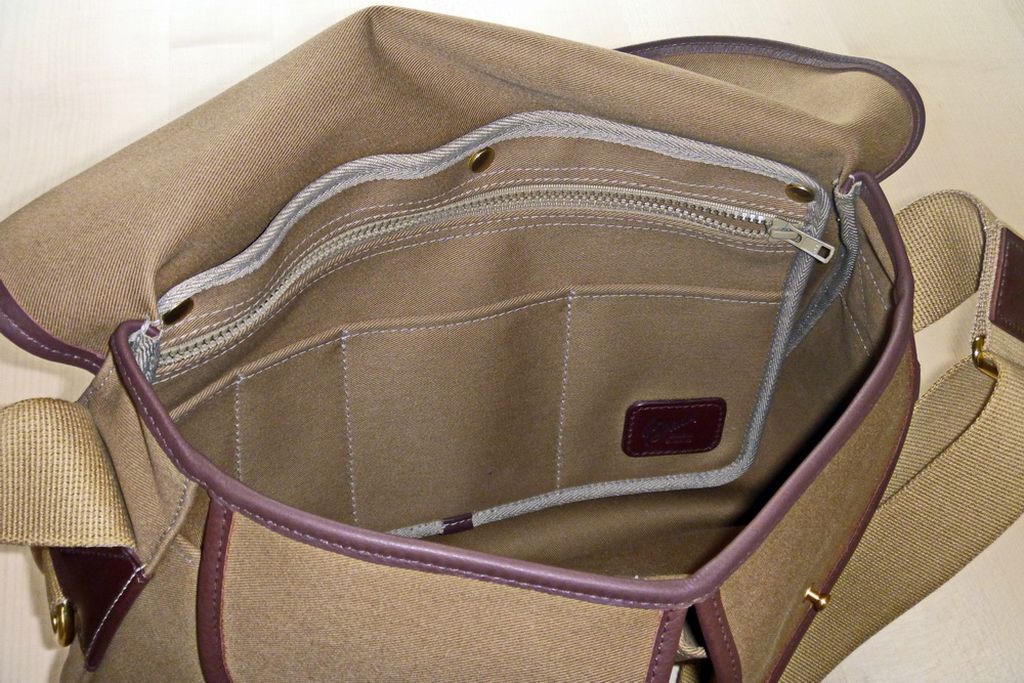 Brady Pop-in-Pocket angeknöpft