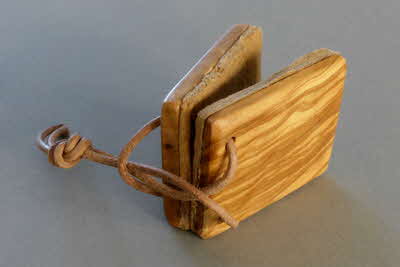 Amadou aus hellem Olivenholz